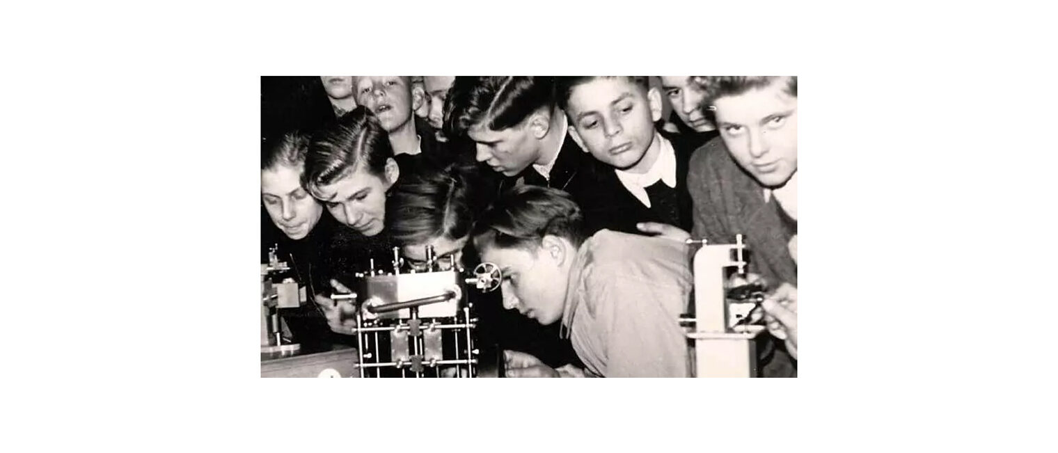 1953: Lüneburger Berufsschüler als Gäste beim Praktischen Leistungswettbewerb.