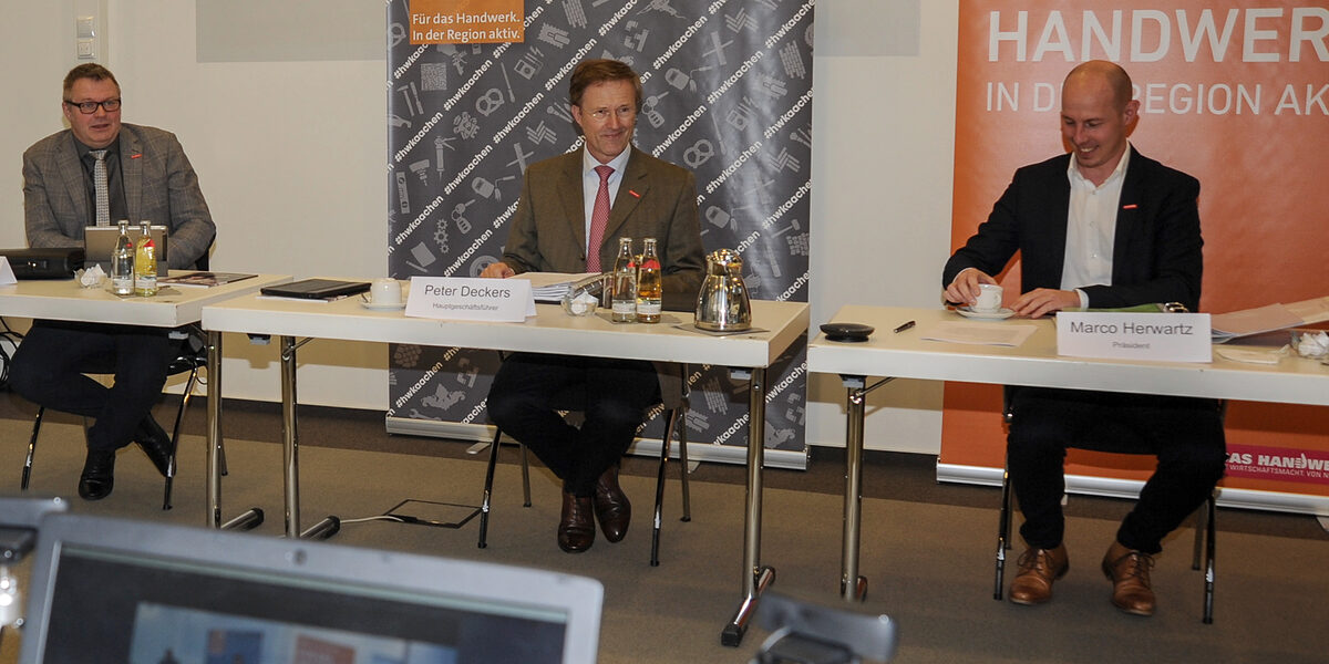 "Je verantwortungsvoller wir im Einzelnen handeln, desto schneller gelangen wir gemeinsam zur Normalität", sprach Herwartz zu den Mitgliedern bei der Frühjahrs-Sitzung der Vollversammlung, die als Online-Konferenz stattfand. "Je verantwortungsvoller wir im Einzelnen handeln, desto schneller gelangen wir gemeinsam zur Normalität", sprach Herwartz zu den Mitgliedern bei der Frühjahrs-Sitzung der Vollversammlung, die als Online-Konferenz stattfand.