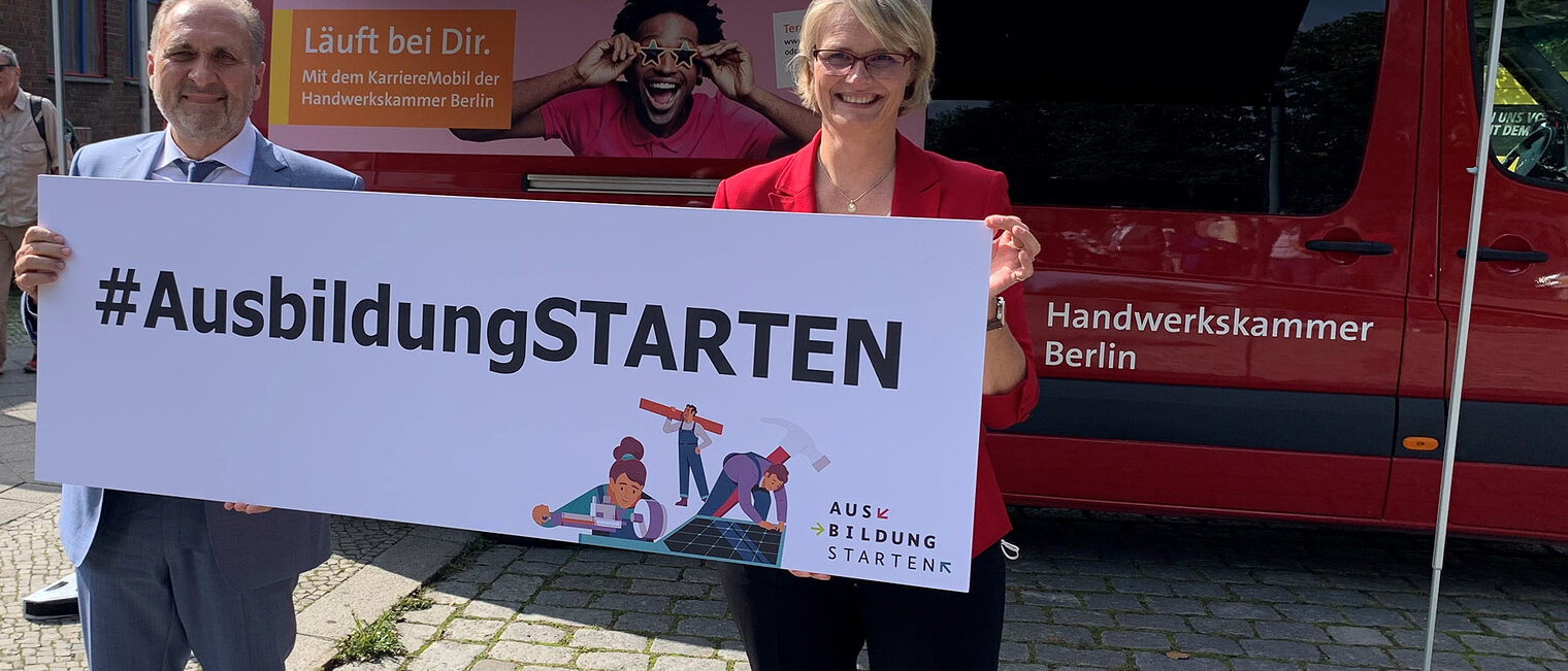 Bundesbildungsministerin Anja Karliczek und Handwerkspräsident Hans Peter Wollseifer werben gemeinsam für die duale Ausbildung. Bundesbildungsministerin Anja Karliczek und Handwerkspräsident Hans Peter Wollseifer werben gemeinsam für die duale Ausbildung.