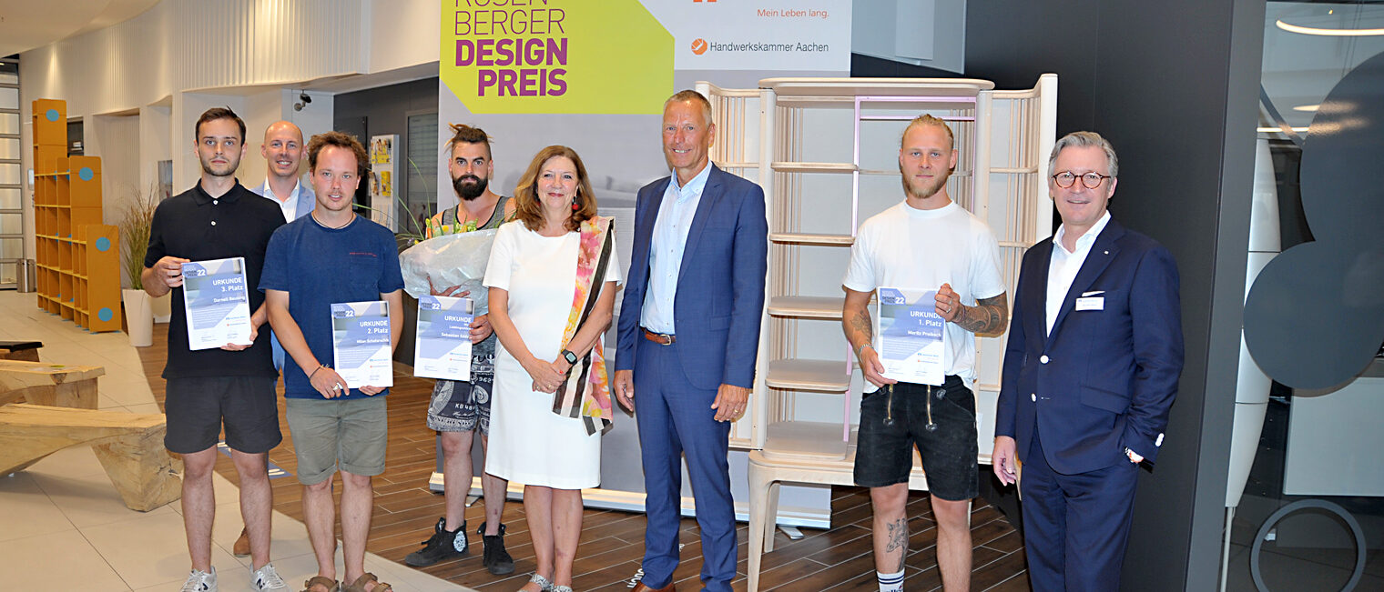 Die Sieger Moritz Preibsch (2.v.r.), Milan Schaferschick (3.v.l.), Darnell Beusing (l.) und Sebastian Dominik Söder (4.v.l.) mit Jens Ulrich Meyer (Aachener Bank, r.), Petronella Prottung, Marco Herwartz (2.v.l.) und Georg Stoffels (3.v.r., alle Handwerkskammer Aachen.) Die Sieger Moritz Preibsch (2.v.r.), Milan Schaferschick (3.v.l.), Darnell Beusing (l.) und Sebastian Dominik Söder (4.v.l.) mit Jens Ulrich Meyer (Aachener Bank, r.), Petronella Prottung, Marco Herwartz (2.v.l.) und Georg Stoffels (3.v.r., alle Handwerkskammer Aachen.)