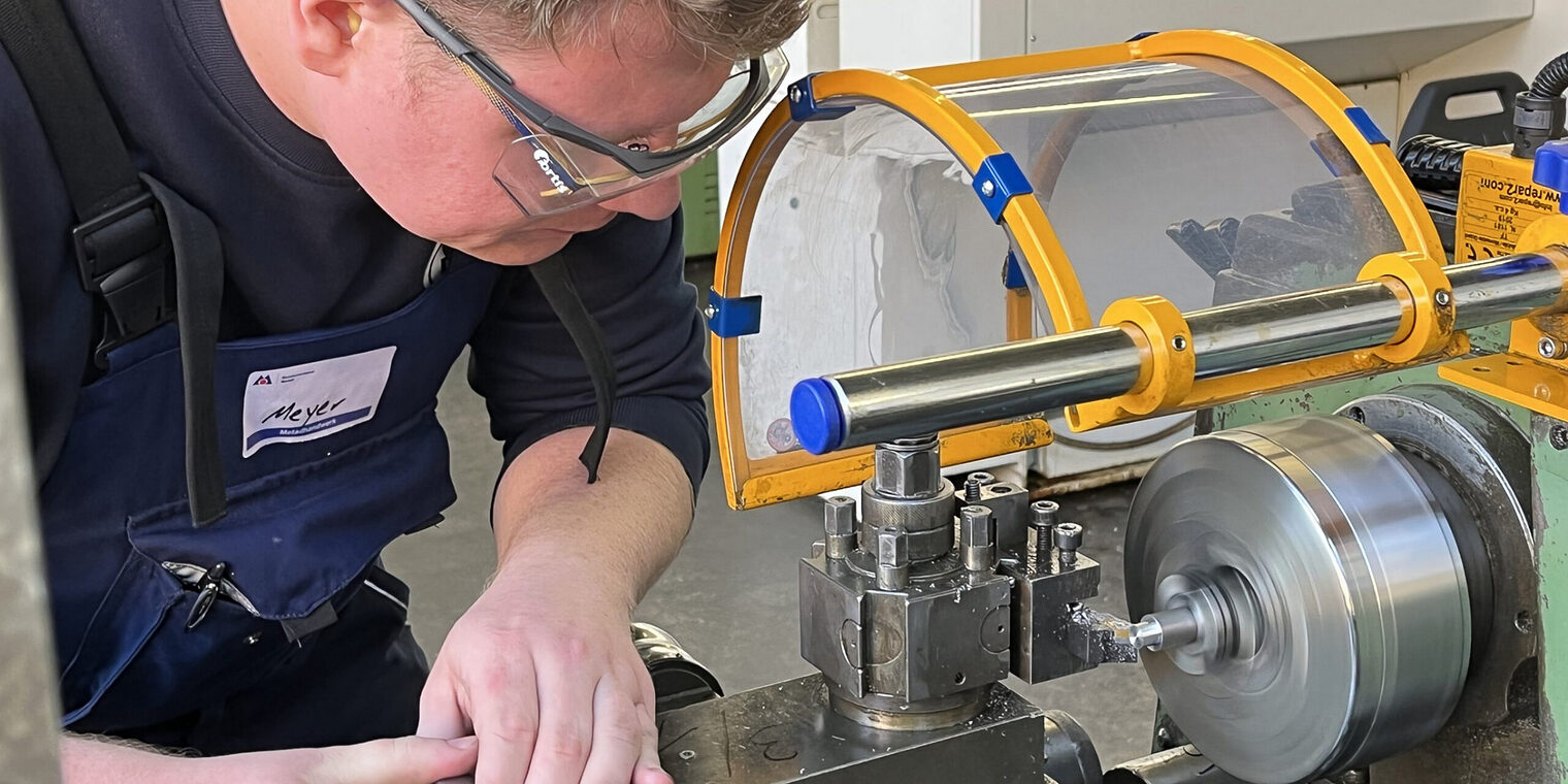 Metall und Technik: Jonathan Meyer beim eintägigen Wettbewerb Metall und Technik: Jonathan Meyer beim eintägigen Wettbewerb