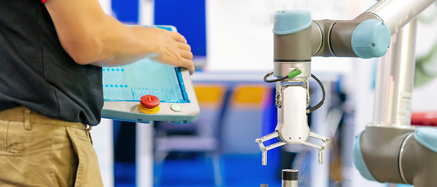Das Dürener Unternehmen Müller Maschinentechnik reist mit Roboter an und gibt einen Einblick in die Anwendungsgebiete und Chancen von kollaborativen Robotern (Cobots) in Handwerk und Mittelstand.