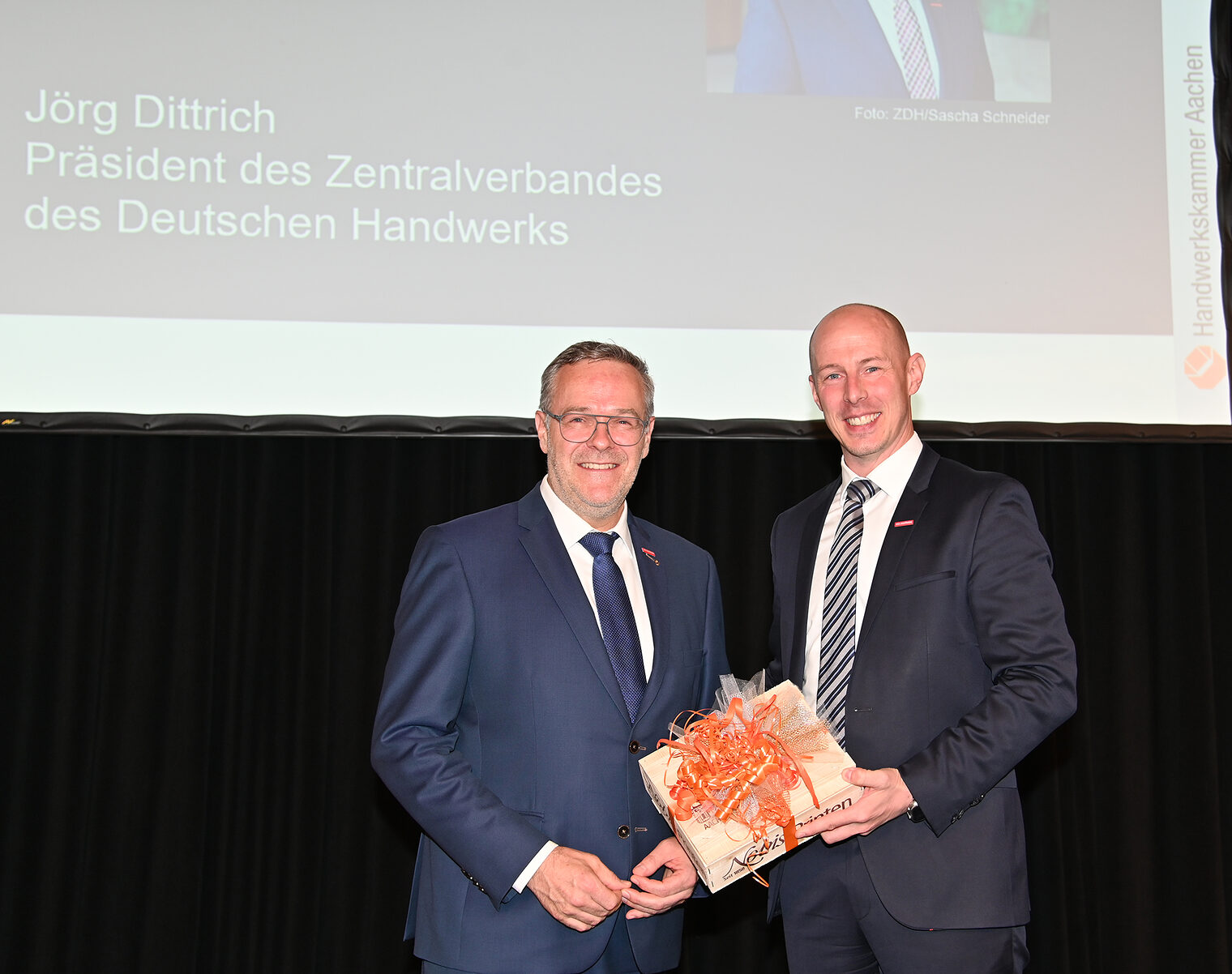 Frühjahrsvollversammlung der Handwerksxkammer Aachen Schlagwort(e): Jörg Dittrich, Präsident des Zentralverbandes des Deutschen Handwerks (l) - Ma, Präsident der Handwerkskammer Aachen