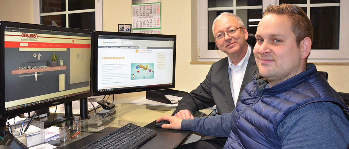 Elektrotechnikermeister Daniel Scholz (vorne) hat mit Hilfe von Kurt Krüger, Leiter der Unternehmensberatung bei der Handwerkskammer Aachen, ¿Elektro Creusen¿ in Alsdorf übernommen. Elektrotechnikermeister Daniel Scholz (vorne) hat mit Hilfe von Kurt Krüger, Leiter der Unternehmensberatung bei der Handwerkskammer Aachen, ¿Elektro Creusen¿ in Alsdorf übernommen.