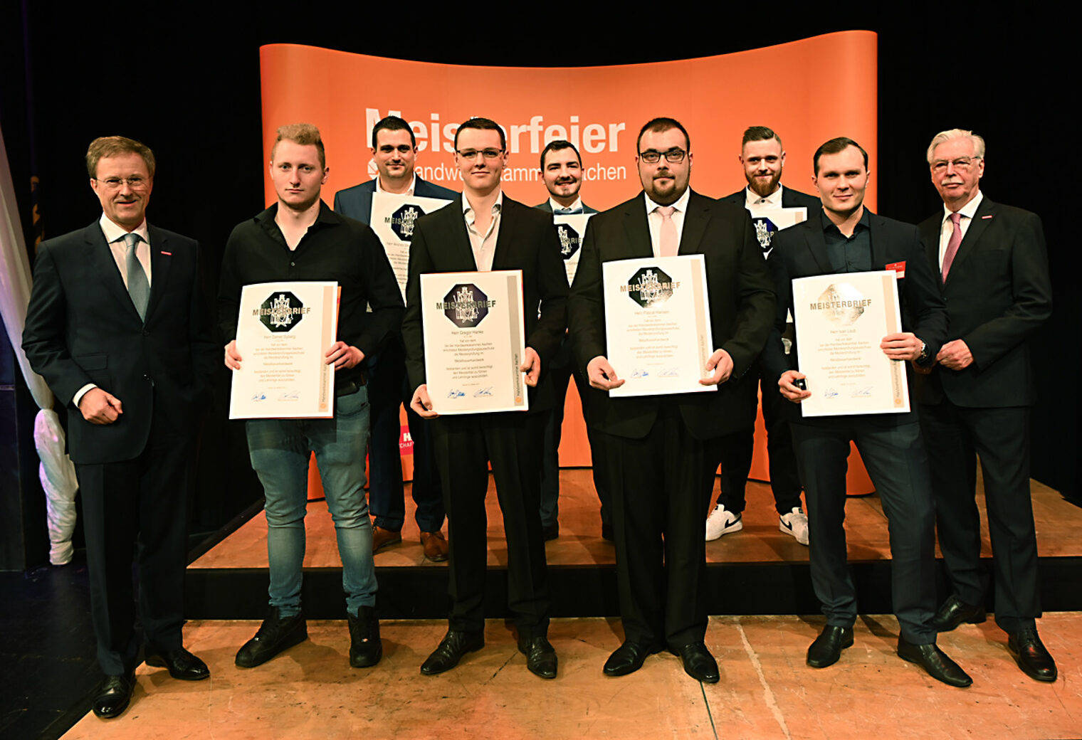 2. Gruppe Feinwerkmechaniker: Andreas Apitzsch, Dino Meirino-Gonzalez, Kevin Meulenberg, Metallbauer: Gregor Hanke, Pascal Hansen, Daniel Syberg