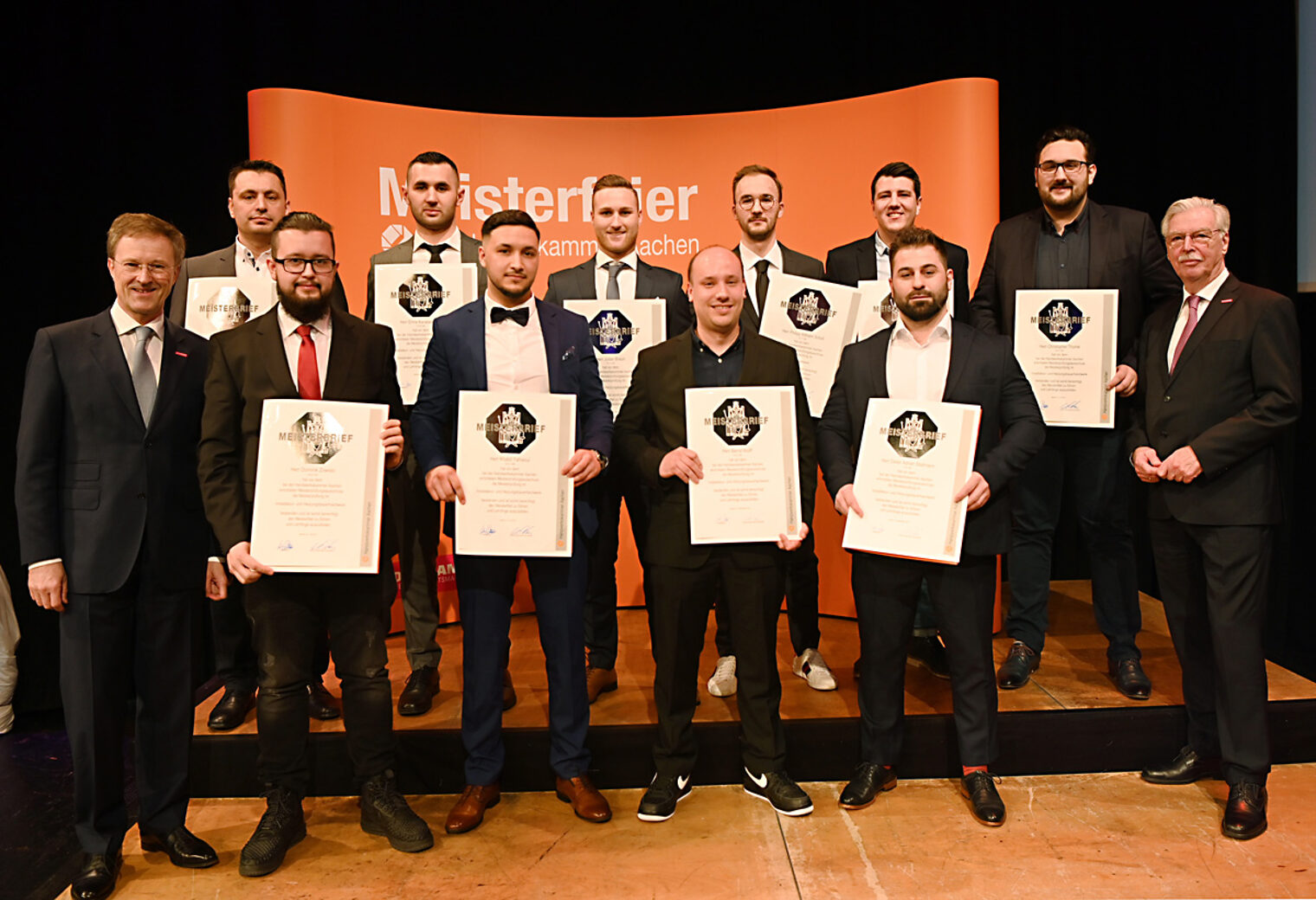 4. Gruppe Fleischer: Philipp Wilhelm Scholl, Installateur und Heizungsbauer: Julian Braun, Emre Karakaraman, Sergei Kasper, Tim Richter, Dieter Adrian Stallmann, Christopher Thomé, Bernd Wolff, Khalid Yahiaoui, Dominik Zowislo