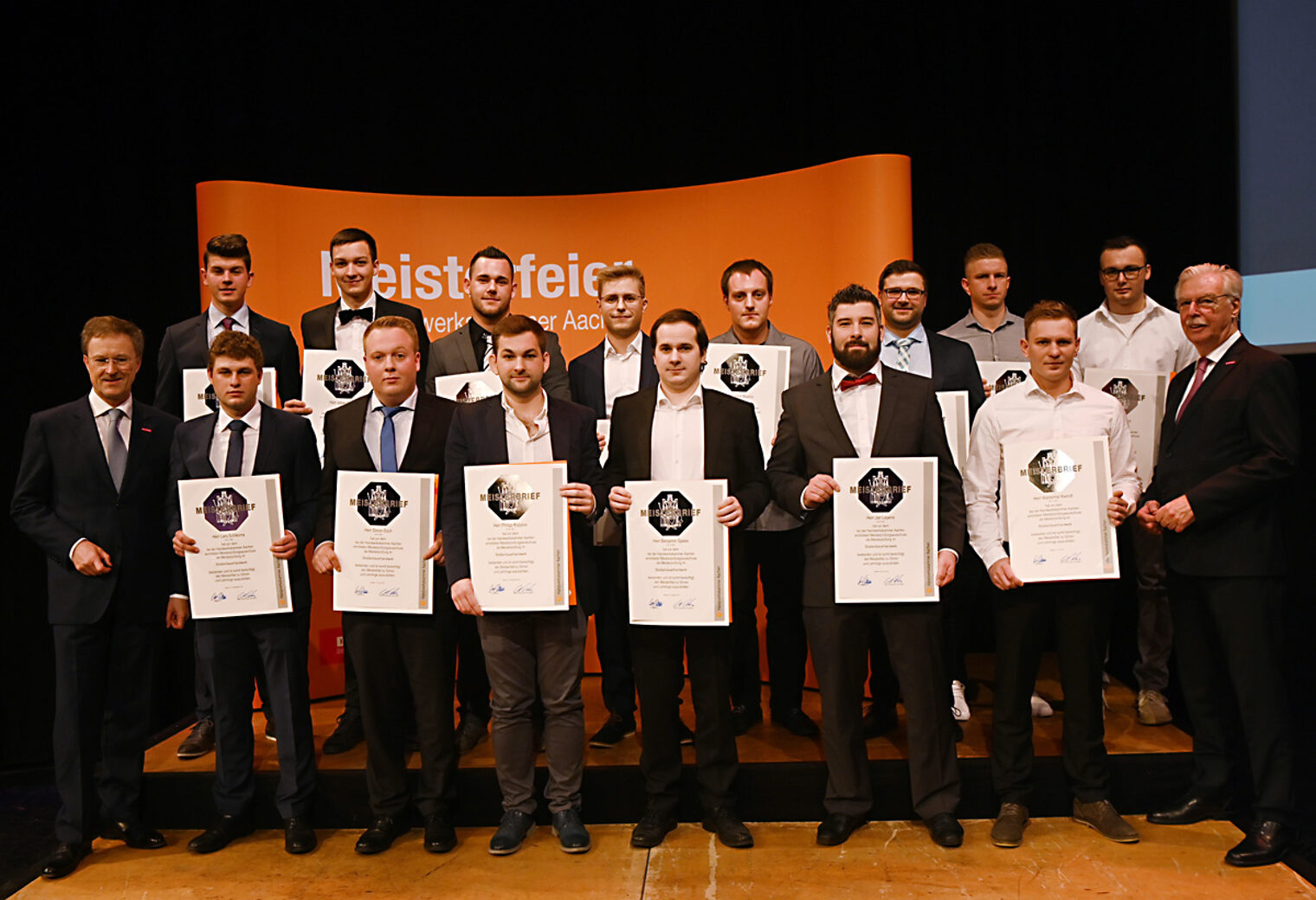 7. Gruppe Maurer und Betonbauer: Lukas David Braun, Sebastian Fette, Kolja Heinrichs, Patrick Mastira, Strassenbauer: Julian Dahlen, Simon Esch, Timo Kirsten, Philipp Kopylov, Waldemar Kwindt, Jan Leyens, Lars Schikorra, Benjamin Spees, Lukas Tellers, Simon Turner