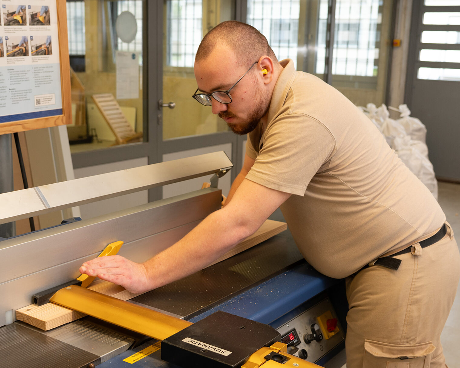 Die Ausbildung hinter Gittern erfolgt an modernen Maschinen und nach den Vorgaben der Ausbildungsordnung von »draußen«.