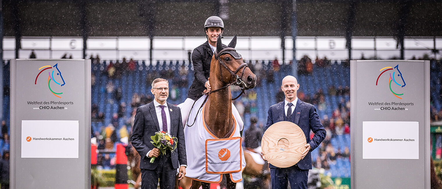 Handwerk trifft Hochleistungssport ̶ auch beim CHIO wird es diese Begegnung geben. Handwerk trifft Hochleistungssport ̶ auch beim CHIO wird es diese Begegnung geben.