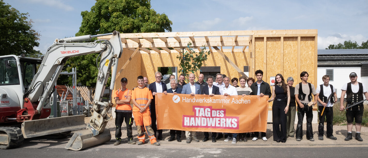 Am Richtfest des EinRaum+ wird auch der Tag des Handwerks am 20.09.2025 angekündigt. Am Richtfest des EinRaum+ wird auch der Tag des Handwerks am 20.09.2025 angekündigt.