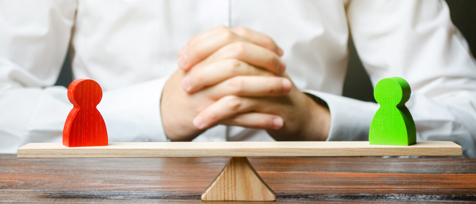 Die Lösung liegt in der Mitte: Die Schlichtungsstelle der Handwerkskammer vermittelt bei Unstimmigkeiten zwischen Kunden und Betrieben.