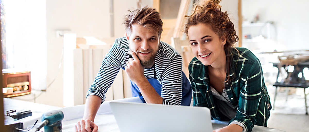 AdobeStock_werkstatt_laptop_1200_480