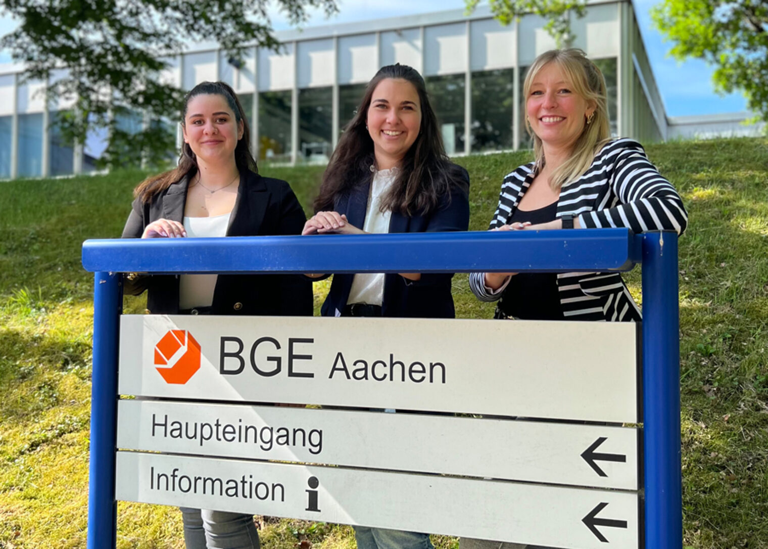 Team der Weiterbildungsberatung der Handwerkskammer Aachen: Tasmin Heger, Lisa Graff, Rebecca Aldenheim