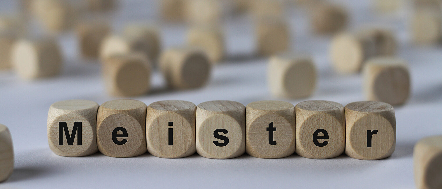 Meister mit Buchstaben-Würfel gelegt.