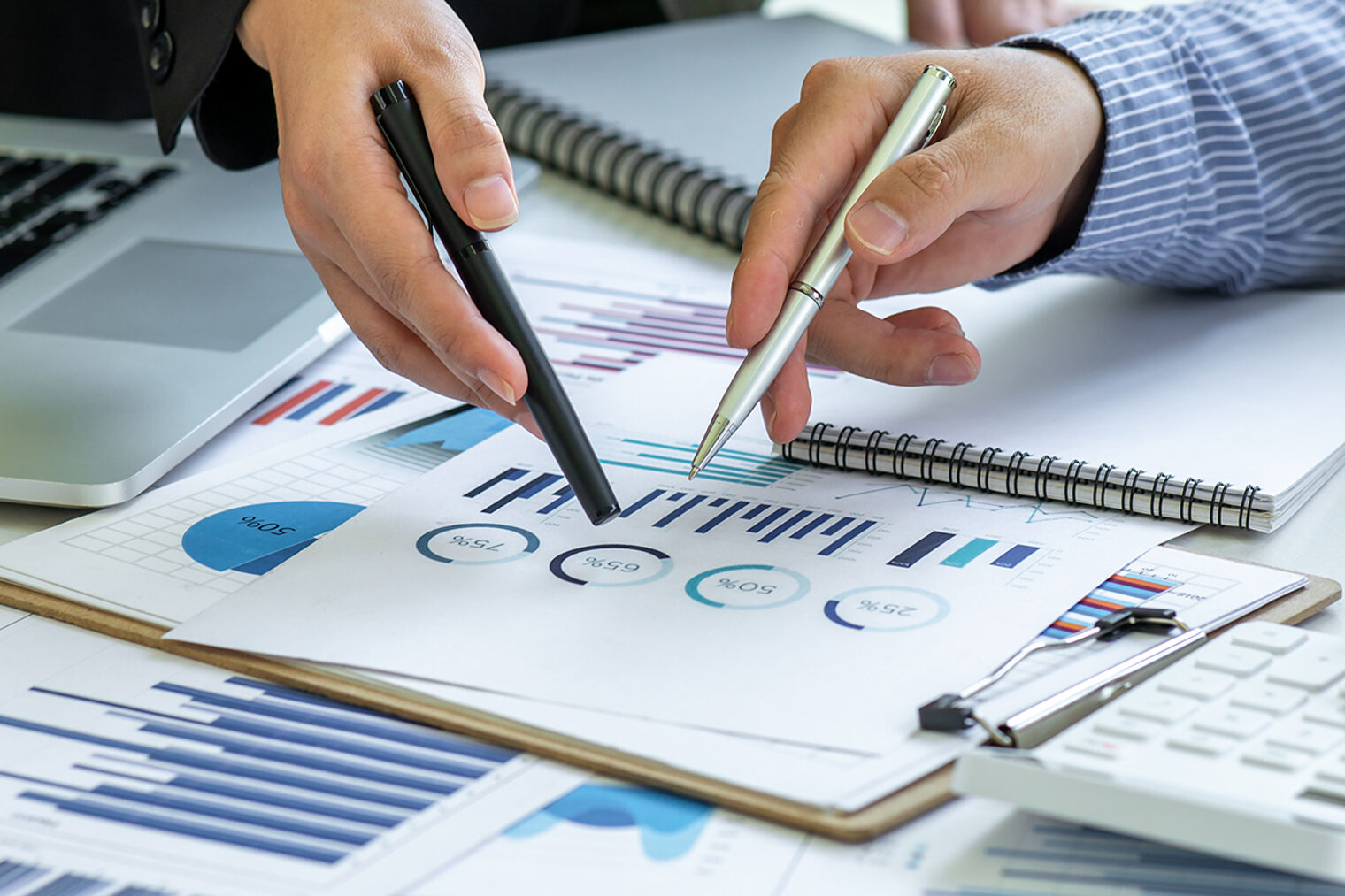 Wer sich früh mit dem Thema Übergabe beschäftigt und kompetente Unterstützung hat, kann der Zukunft des Betriebes gelassen entgegensehen. 