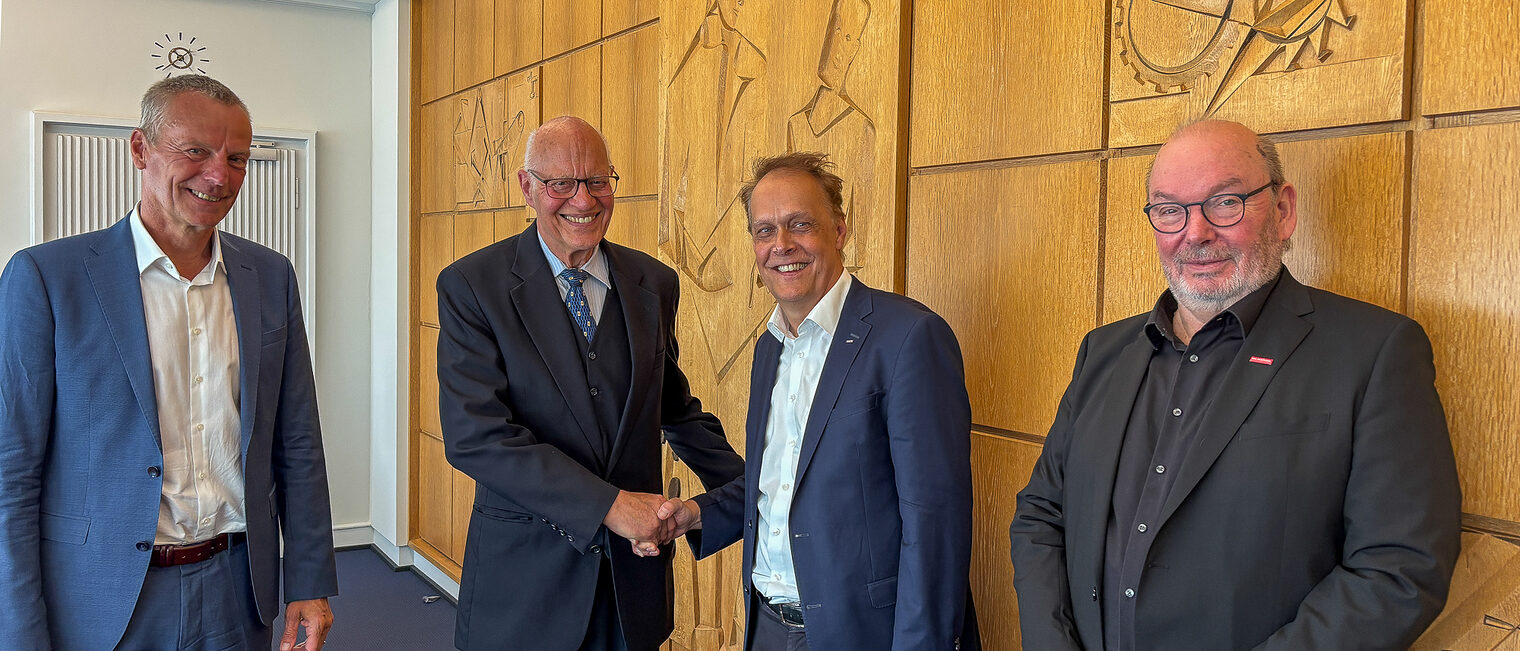 Wechsel an der Spitze der Bauschlichtungsstelle der Handwerkskammer Aachen - Mitte September 2026 übergab nach 13 Jahren Dr. Wolfgang Bender den Vorsitz an Prof. Dr. Uwe Meiendresch.