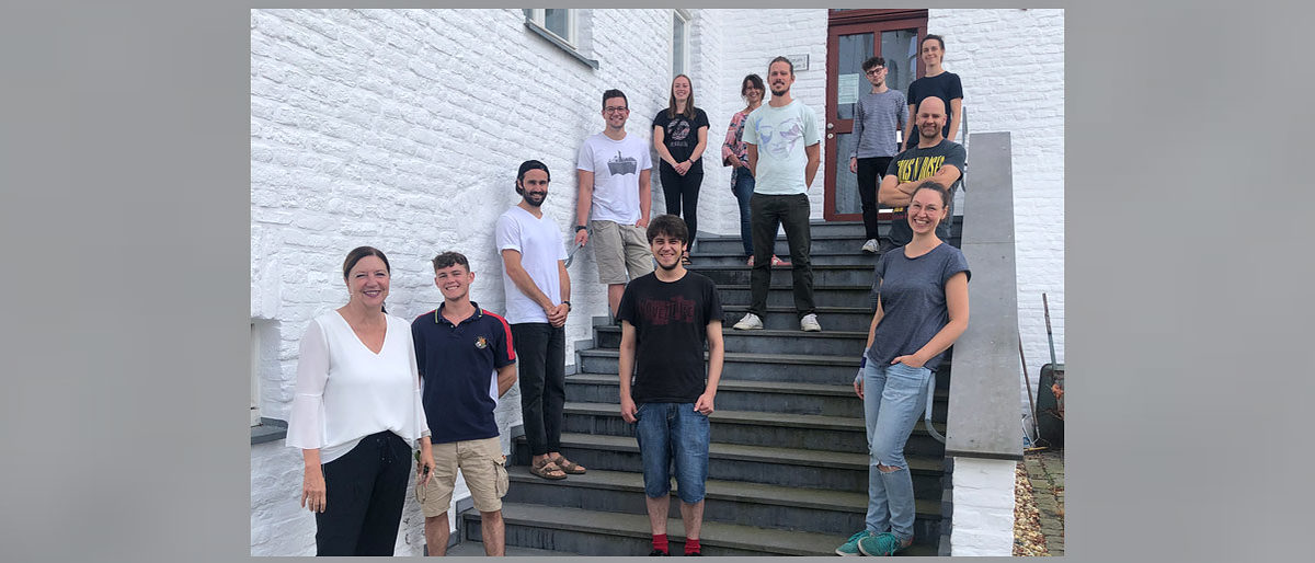 Noch vor Ort: Die ersten Teilnehmer der mediengestützten Weiterbildung zum Gestalter im Handwerk lernen in Gut Rosenberg Abläufe und Technik kennen. Foto: Jennifer Sanwald/ Handwerkskammer Aachen Noch vor Ort: Die ersten Teilnehmer der mediengestützten Weiterbildung zum Gestalter im Handwerk lernen in Gut Rosenberg Abläufe und Technik kennen. Foto: Jennifer Sanwald/ Handwerkskammer Aachen