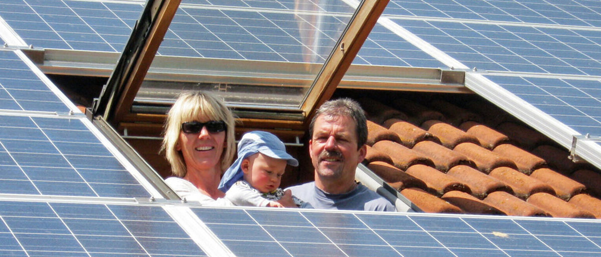Mit Sonnenenergie Geld sparen: Der Bundesverband Solarwirtschaft (BSW) freut sich über immer mehr Photovoltaik-Anlagen auf deutschen Dächern. Foto: Grammer Solar/R. Ettl Mit Sonnenenergie Geld sparen: Der Bundesverband Solarwirtschaft (BSW) freut sich über immer mehr Photovoltaik-Anlagen auf deutschen Dächern. Foto: Grammer Solar/R. Ettl