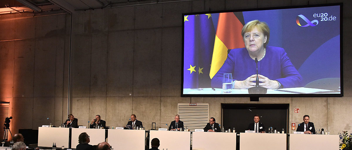 Austausch mit Merkel: Die Bundeskanzlerin war der ZDH-Vollversammlung per Video-Stream zugeschaltet. Austausch mit Merkel: Die Bundeskanzlerin war der ZDH-Vollversammlung per Video-Stream zugeschaltet.