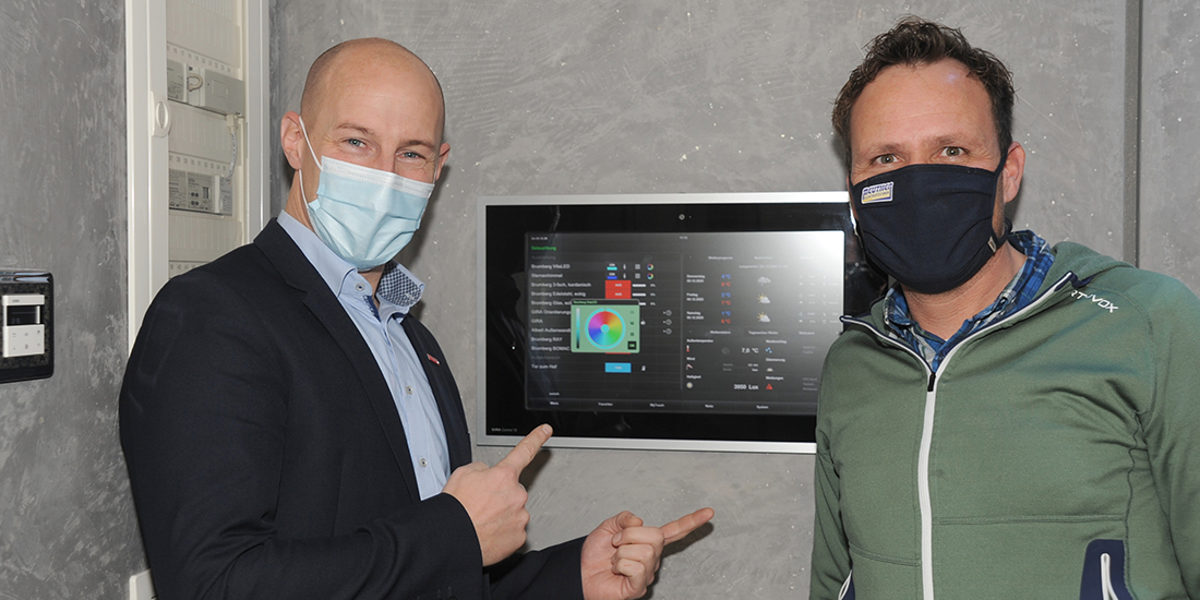 Zwei Experten in Sachen Elektro: Stephan Meuthen, Handwerksunternehmer in Langerwehe (r.) und Marco Herwartz, Präsident der Handwerkskammer Aachen. Zwei Experten in Sachen Elektro: Stephan Meuthen, Handwerksunternehmer in Langerwehe (r.) und Marco Herwartz, Präsident der Handwerkskammer Aachen.