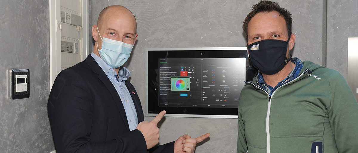 Zwei Experten in Sachen Elektro: Stephan Meuthen, Handwerksunternehmer in Langerwehe (r.) und Marco Herwartz, Präsident der Handwerkskammer Aachen. Zwei Experten in Sachen Elektro: Stephan Meuthen, Handwerksunternehmer in Langerwehe (r.) und Marco Herwartz, Präsident der Handwerkskammer Aachen.