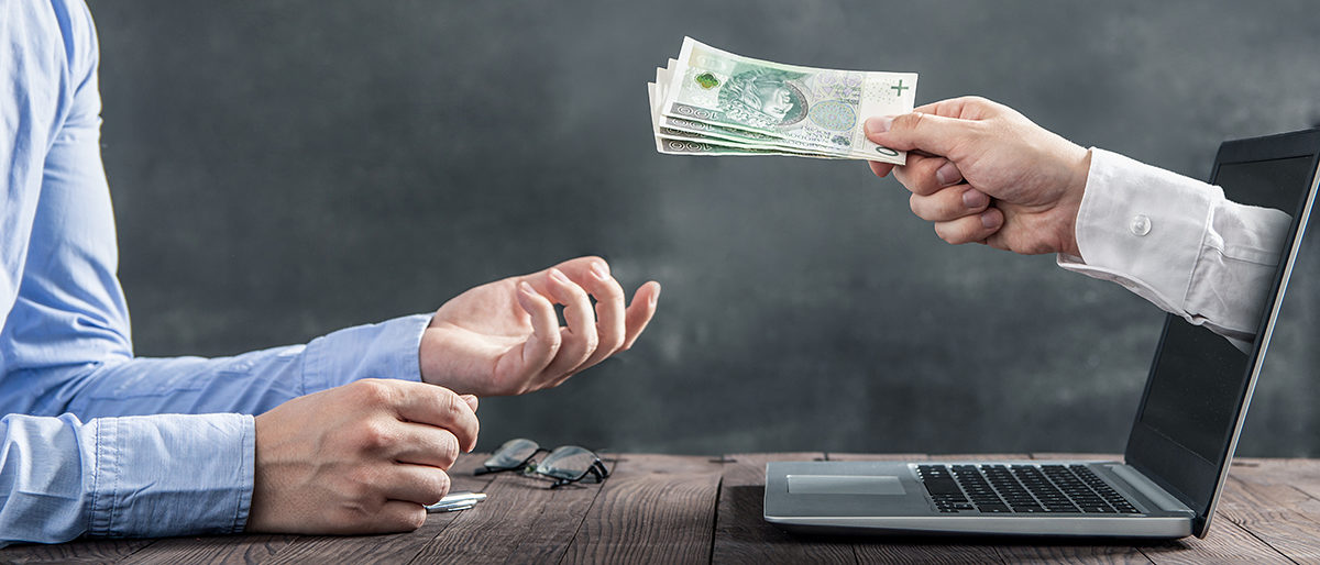 Es geht ums Geld und die Eingabe von Daten: Bei der Ermittlung der Verdienststatistik sollen Unternehmen künftig entlastet werden. Businessman gets polish cash from the hand coming out of the laptop monitor. The conception of earning money on the internet Schlagwort(e): money, internet, computer, laptop, investment, business, office, cash, banking, making, businessman, finance, currency, man, online, technology, savings, hand, exchange, success, bank, paper, web, financial, win, modern, earning, stock, work, transfer, electronic, economy, monitor, profit, receive, concept, metaphor, polish, PLN